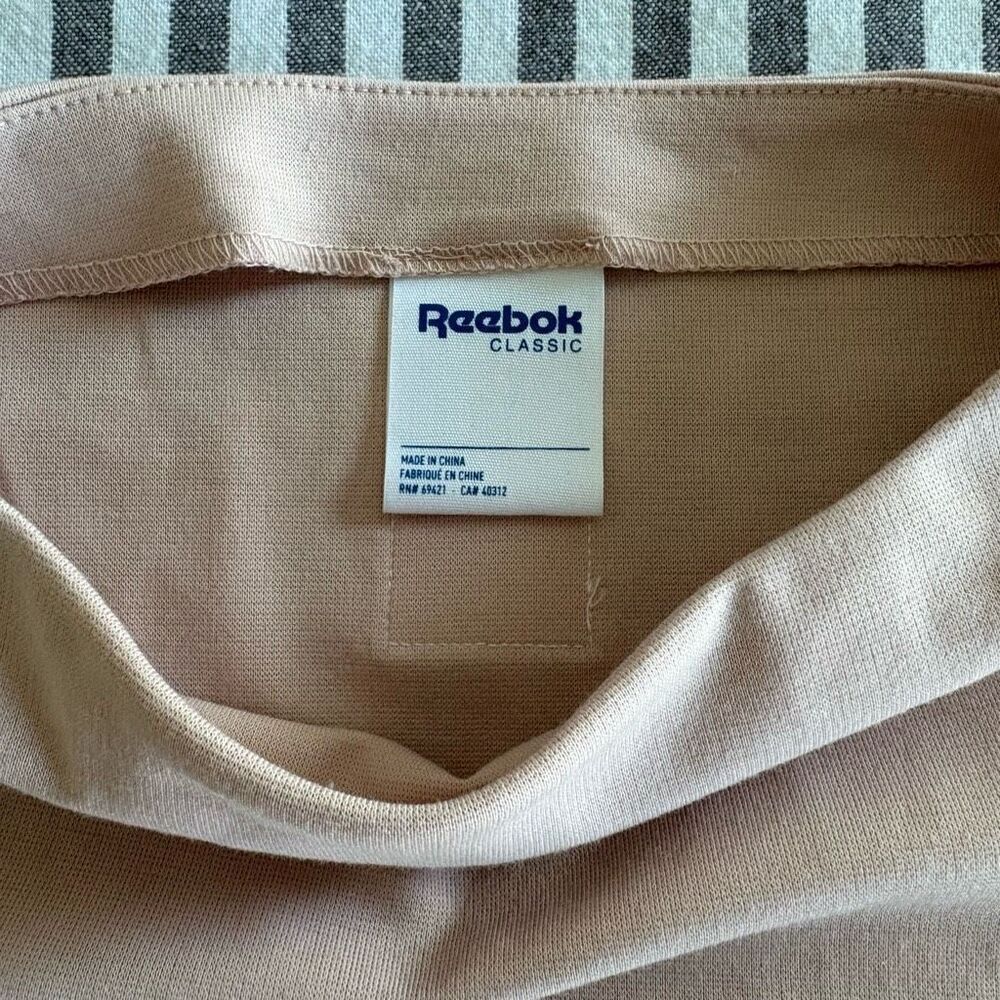 Reebok Classic ES Crop Tee Women’s Size Small - Picture 3 of 11